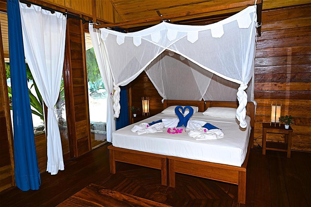 Agusta Eco Resort Pulau Mansuar Buitenkant foto