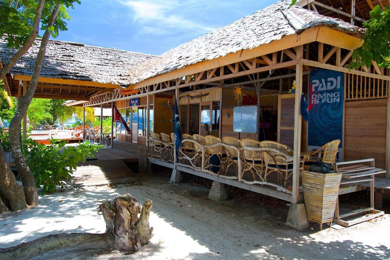 Agusta Eco Resort Pulau Mansuar Buitenkant foto
