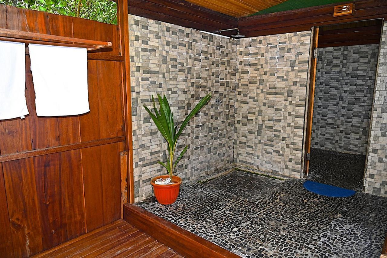 Agusta Eco Resort Pulau Mansuar Buitenkant foto