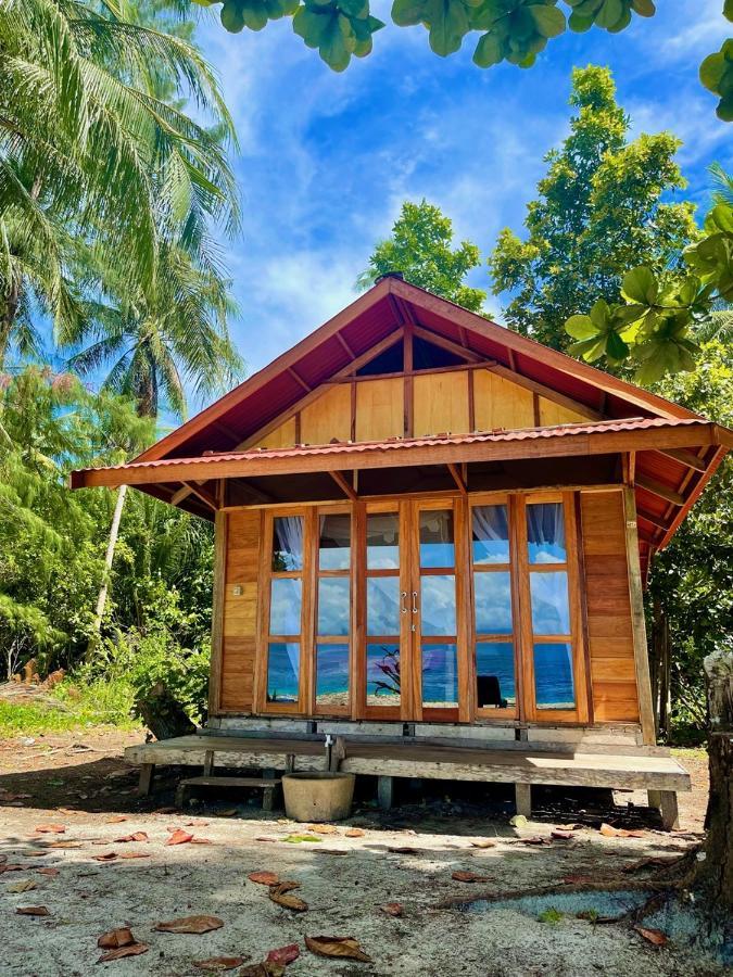 Agusta Eco Resort Pulau Mansuar Buitenkant foto