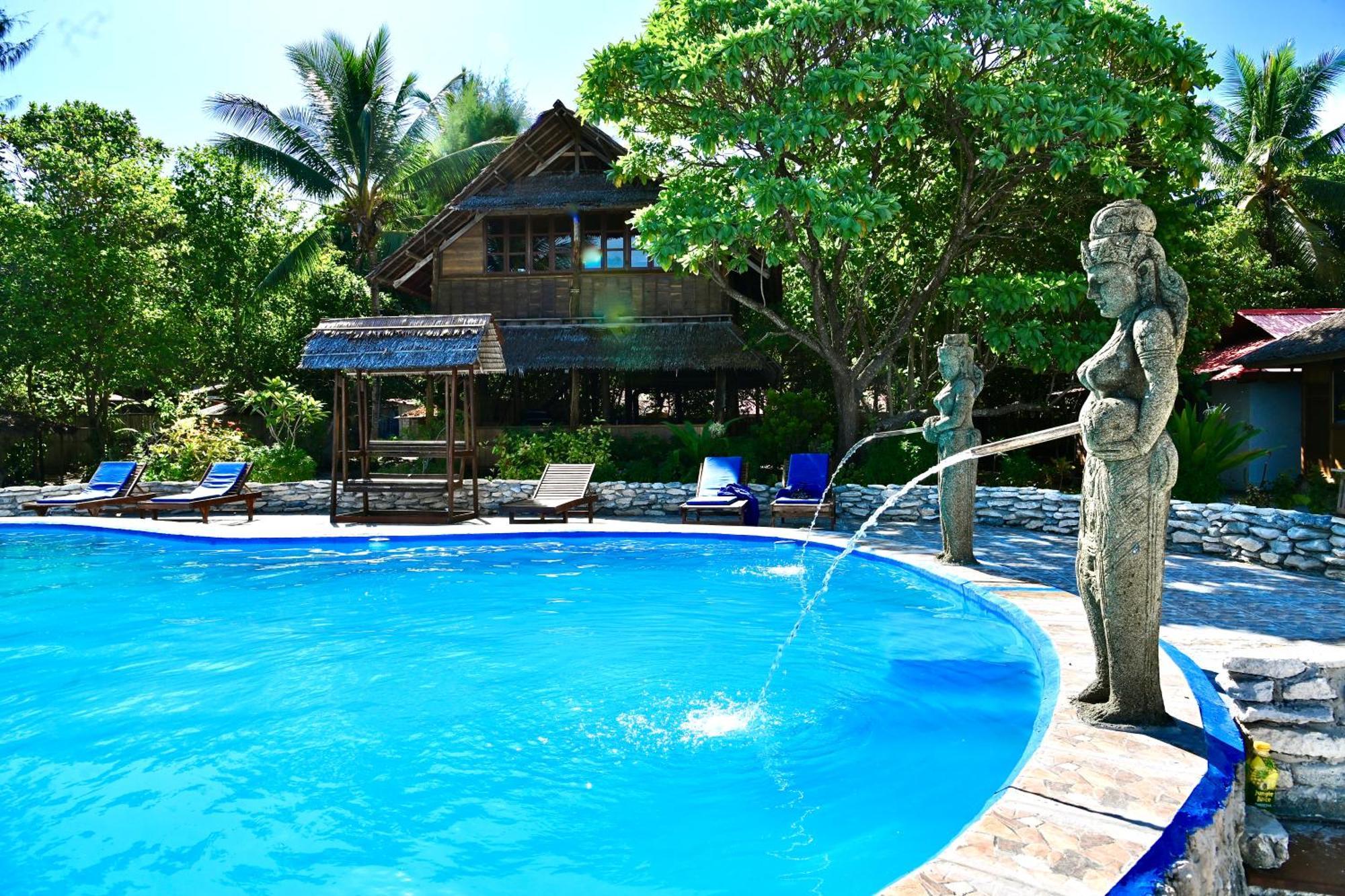 Agusta Eco Resort Pulau Mansuar Buitenkant foto