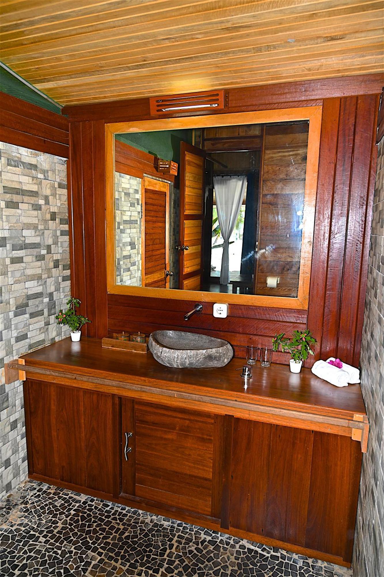 Agusta Eco Resort Pulau Mansuar Buitenkant foto